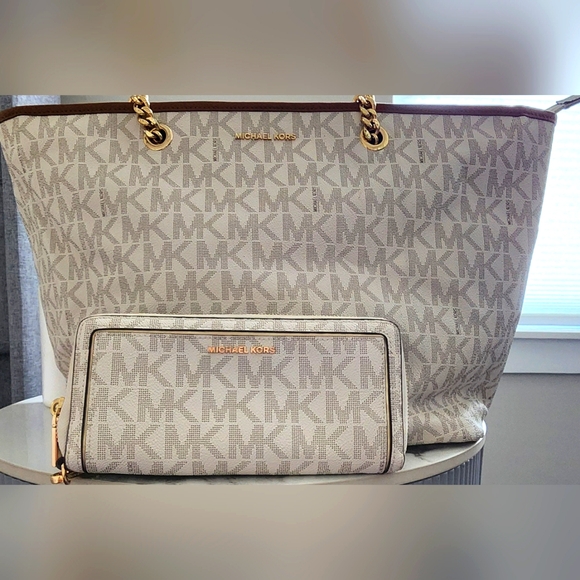Michael Kors Signature Jet Set Tote w/ Matching Wallet